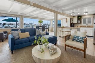 Waterfront Views Shared Dock Short Walk to Beach Shops Surf Edgewater B by AvantStay - Newport Beach - 1