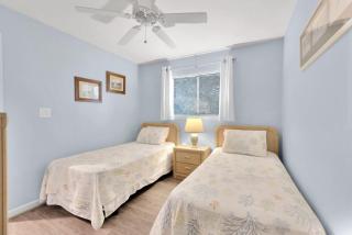 Hilton Head Hangout - 2 BDR Resort Condo by Beach - 4