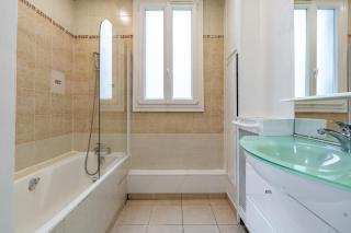 Elegant studio Saint-Dominique - Paris - 1