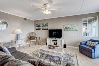 Top floor Oceanfront condo that has spectacular ocean views and sunrises. This condo sleeps 6. - Fernandina Beach - 9