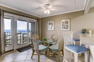 Top floor Oceanfront condo that has spectacular ocean views and sunrises. This condo sleeps 6. - Fernandina Beach - 8