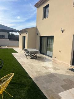 NOUVEAUTE !!! Villa Moderne de 4 chambres, piscine chauffée et vue panoramique - Apt - 6