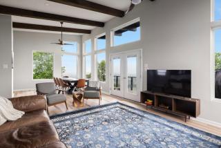 Modern Escape w Mountain Views Fire Pit & Swing - Martinsburg - 7