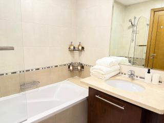 Asthetic 1BHK Direct Walk to Metro & Tram - 8