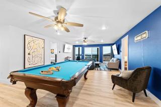 Moonstone Lodge Lake Views Sleeps 28 GolfSim Pup Friendly - 3