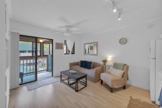 Beach Haven 1BR Steps to Ocean w Pool & Grill - 8