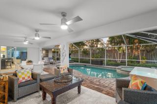 Seaclusion - Luxury, Heated Pool Spa, Near Beach, 2 Dogs - Naples - 4