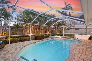 Seaclusion - Luxury, Heated Pool Spa, Near Beach, 2 Dogs - Naples - 2