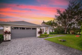 Seaclusion - Luxury, Heated Pool Spa, Near Beach, 2 Dogs - Naples - 1
