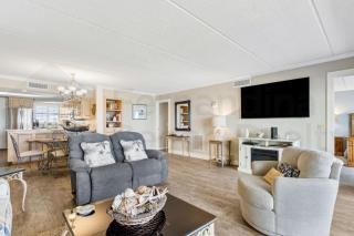 Experience beachfront luxury at 667 Amelia by the Sea, perfect for your next family getaway. - Fernandina Beach - 8