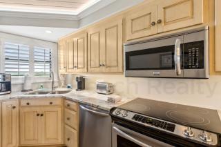 Experience beachfront luxury at 667 Amelia by the Sea, perfect for your next family getaway. - Fernandina Beach - 2