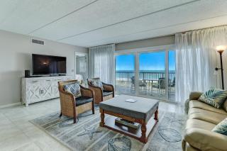 Direct beach access, oceanviews galore and has enough beds for your entire family! 445 Amelia by the Sea - Fernandina Beach - 9