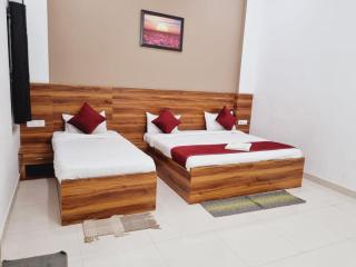 Hotel Shree Krishna-shiv - Best Selling Family Hotel - Near Chaar Dhaam - In house Parking - Vrindāvan - 3