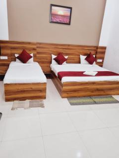 Hotel Shree Krishna-shiv - Best Selling Family Hotel - Near Chaar Dhaam - In house Parking - Vrindāvan - 6