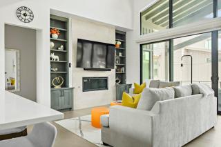 Peaceful Lake Travis Getaway - 3BR Firepit BBQ - Edgewater Beach - 3