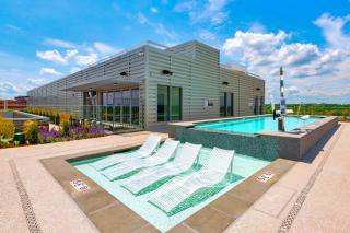 Spacious Apartment with Top-Tier Amenities - Arlington - 5