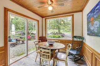 10 Mi to Mtn Resort Normalville Cabin with Balcony! - Champion - 5