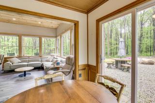 10 Mi to Mtn Resort Normalville Cabin with Balcony! - Champion - 4