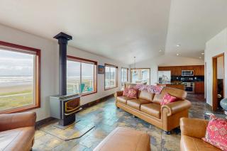 Westport Waves Beach House - Westport - 3