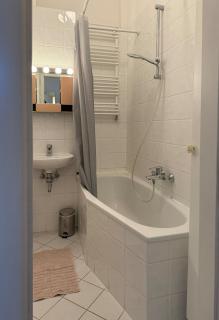 Cozy Room in City Centre - Frankfurt - 1