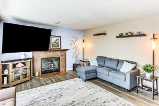 Home Theater and Large Backyard Deck Tacoma Abode! - Tacoma - 8