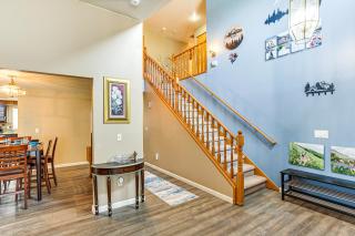 Home Theater and Large Backyard Deck Tacoma Abode! - 7