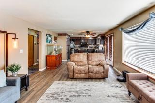 Home Theater and Large Backyard Deck Tacoma Abode! - Tacoma - 3