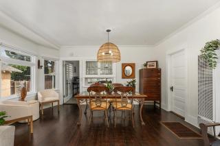 Timeless Charm by the Coast, Vintage Beach Bungalow - Long Beach - 8