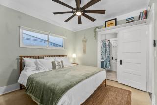 Timeless Charm by the Coast, Vintage Beach Bungalow - Long Beach - 4