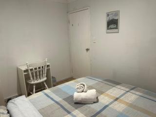 double room share bathroom and kitchen - Perth - 9