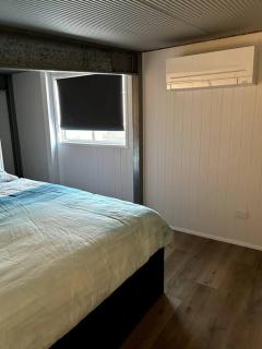 Quiet granny flat with loft bedroom - Brighton - 9
