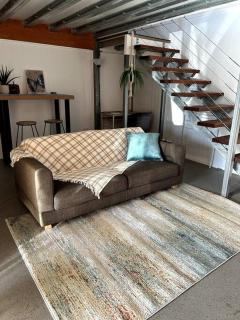 Quiet granny flat with loft bedroom - 7