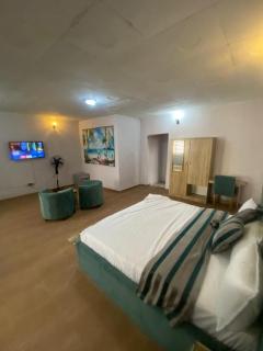 Two-Bedroom Presidential Lux Apt - Mama - 1