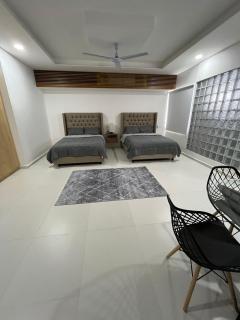 Black & White Lock Off Room - Playa del Carmen - 6