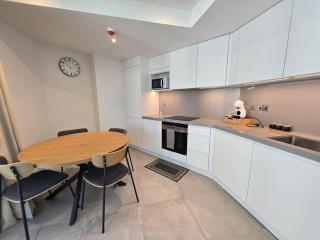 Brand New 1BR Pool & Jacuzzi Free Parking Suite One - Gibraltar - 3