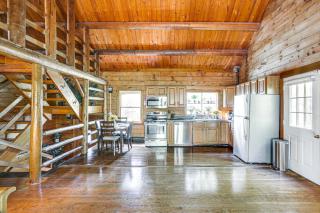 5 Mi to Plymouth Rock Log Cabin Getaway! - Plymouth - 5