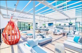 Hollywood Penthouse with Balcony & Pool View - 0