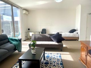 Low Price Family Apartment-2 Bedroom -Parking-WiFi - Sleeps 5 - Chullora - 1