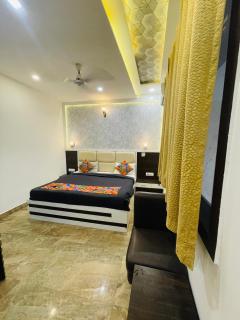Hotel Lime Star - Fully Ac - In house Parking - Free 5g Internet - Near Taj - Tājganj - 9