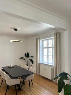 Charming and Bright Apartment in Central Aalborg Close to Nature, Harbour & Dining - Aalborg - 9