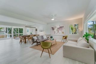 Sunshine Edit- Contemporary Yard and Near Beach - Hollywood - 0