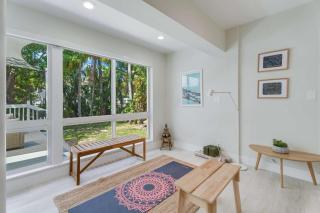 Sunshine Edit- Contemporary Yard and Near Beach - Hollywood - 7
