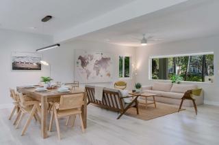 Sunshine Edit- Contemporary Yard and Near Beach - Hollywood - 5