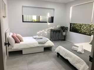 Entire Place 2 Bedroom Ground House Free Parking - Peakhurst - 3