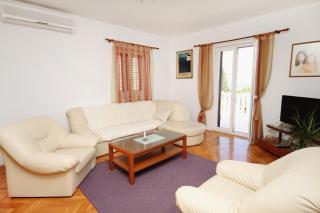 Apartments with parking spaces Supetar, Brac - 5628 - Supetar (San Pietro di Brazza) - 2
