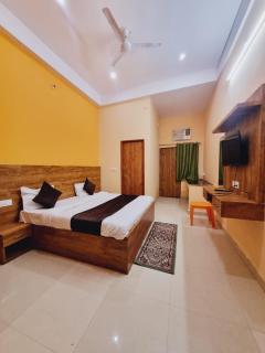 Hotel Boston Family Home Stay - Premium Affordable Rooms - Fully AC - Tājganj - 0