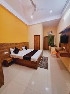 Hotel Boston Family Home Stay - Premium Affordable Rooms - Fully AC - Tājganj - 6