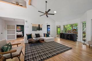 One-of-a-Kind Mansion with Treehouse Suite Amazing Location - 3