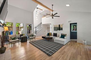 One-of-a-Kind Mansion with Treehouse Suite Amazing Location - 0