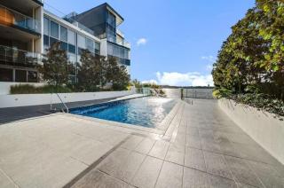 Spacious Lakefront Apartment with Pool Access - Kingston - 6
